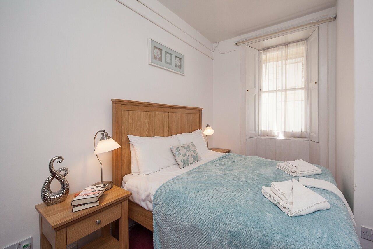 Piries Hotel Единбург Екстер'єр фото