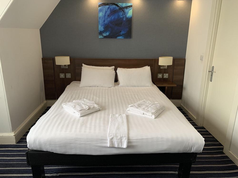 Piries Hotel Единбург Екстер'єр фото