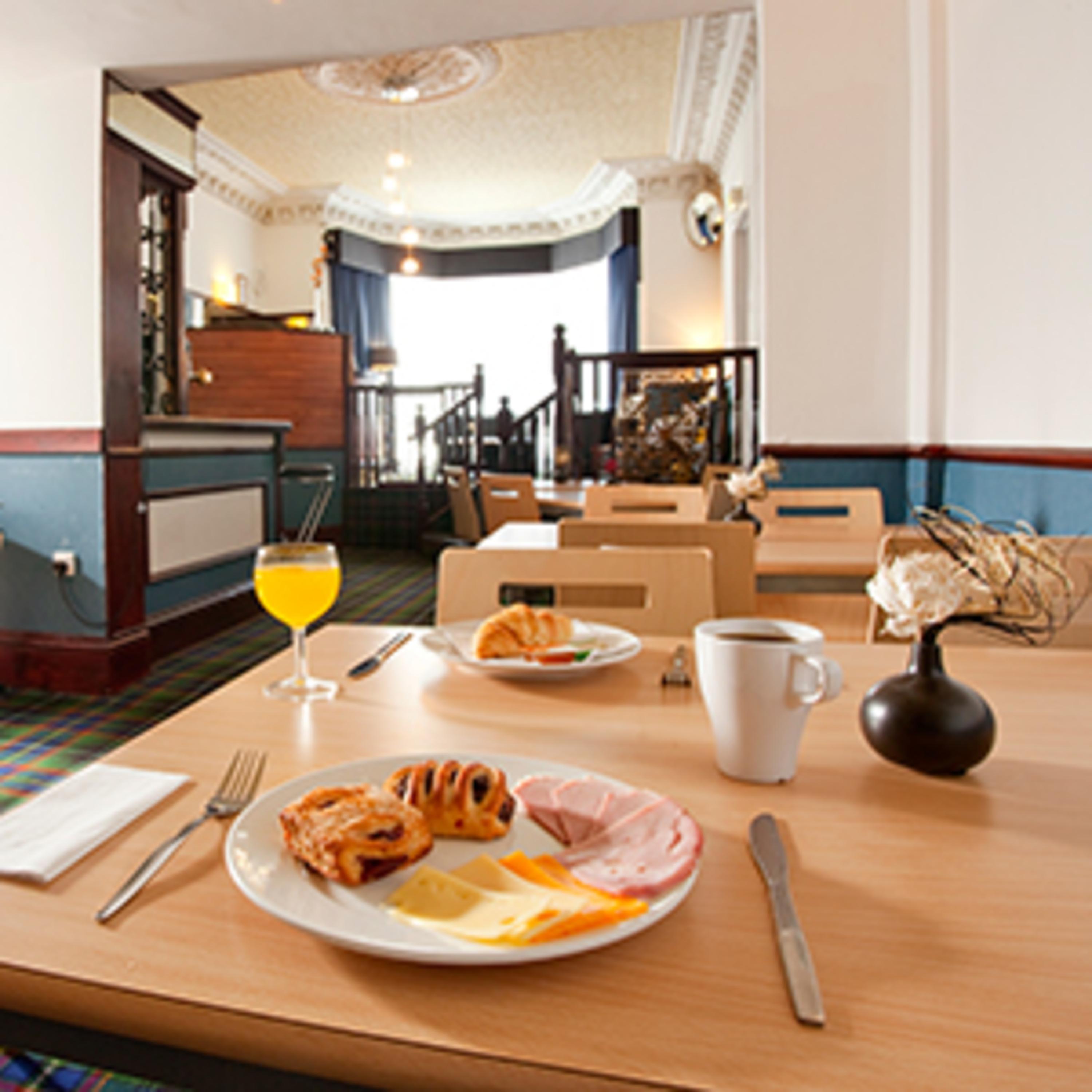 Piries Hotel Единбург Екстер'єр фото