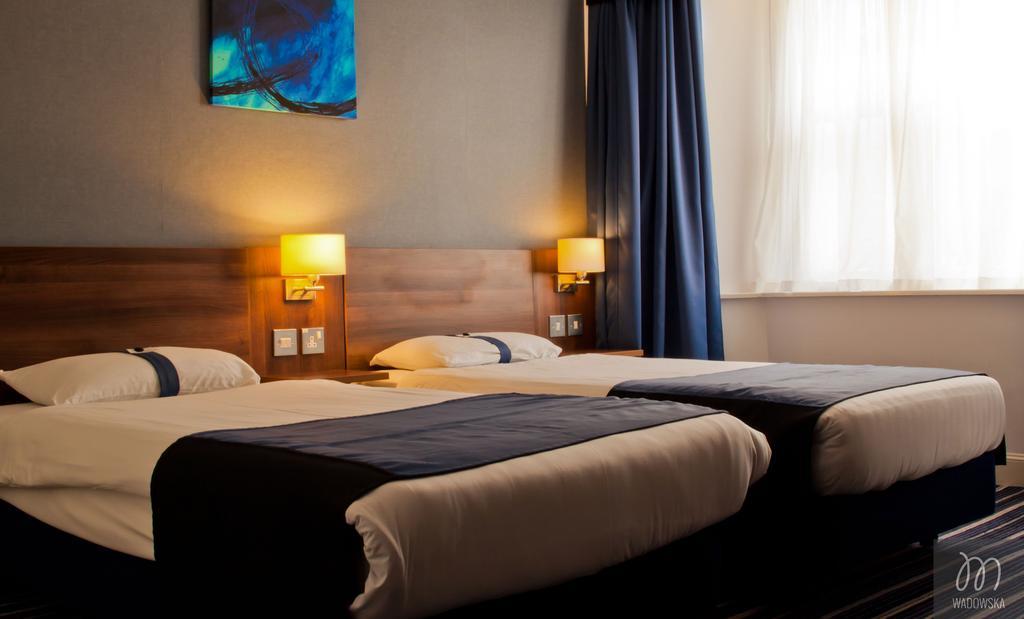 Piries Hotel Единбург Екстер'єр фото