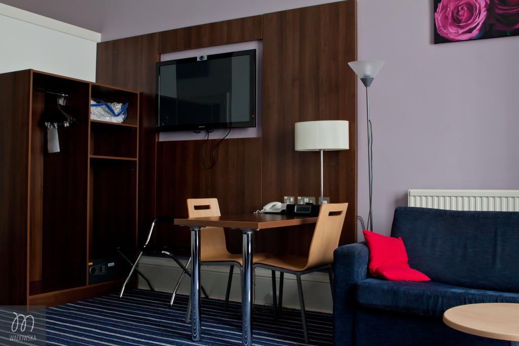 Piries Hotel Единбург Екстер'єр фото