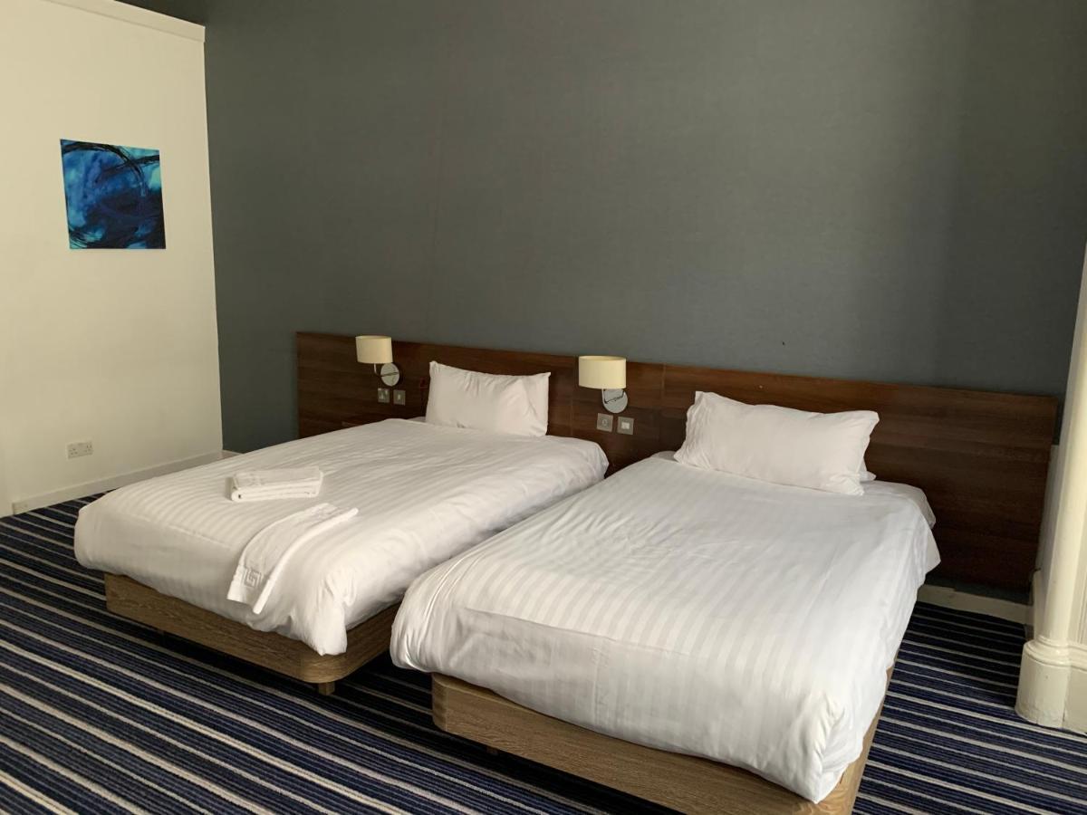 Piries Hotel Единбург Екстер'єр фото