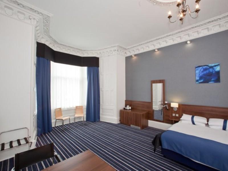 Piries Hotel Единбург Екстер'єр фото